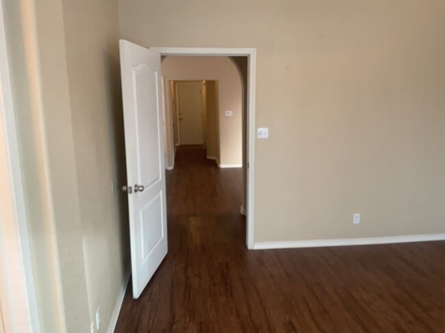 Building Photo - 736 Autumn Meadows Dr