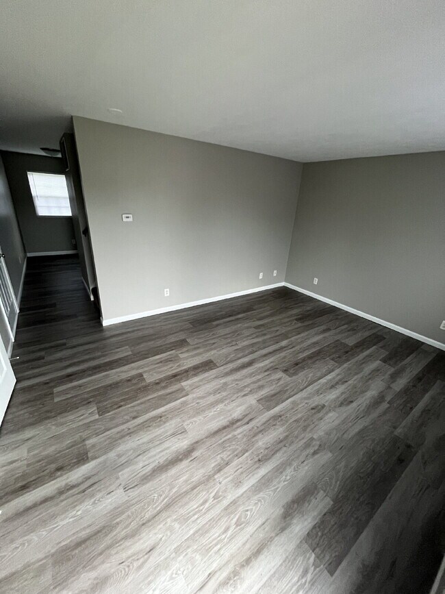 Building Photo - 307 Onyx Dr