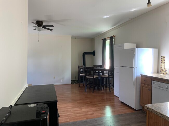 Building Photo - 340 NH-45