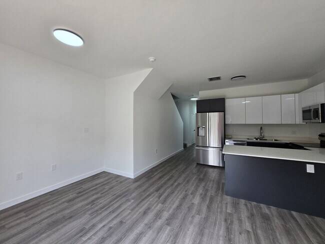 Building Photo - Eagle Trace Townhomes | 3BR/3.5BA | 2.3 Miles to UF– New Construction