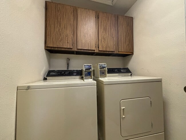 Building Photo - Uptown Apartments