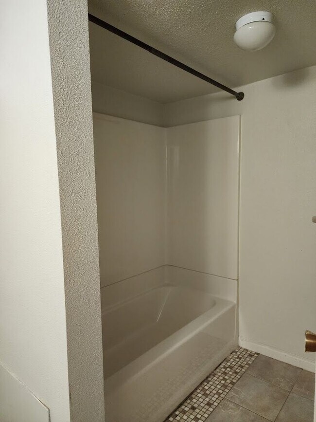 Building Photo - Long Realty & Property Management - 3 Bedr...