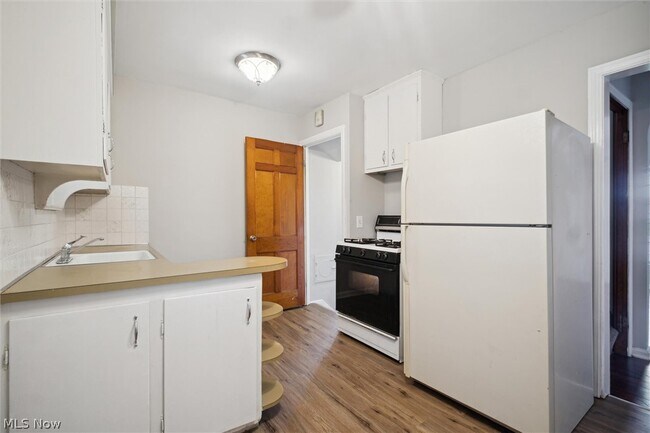 Building Photo - 14116 Krems Ave