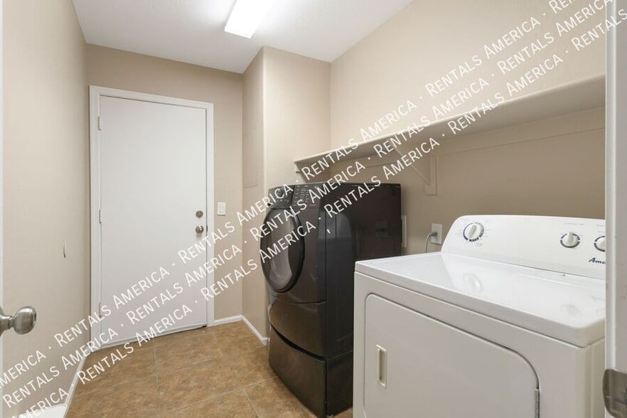 Building Photo - 45047 W Jack Rabbit Trail