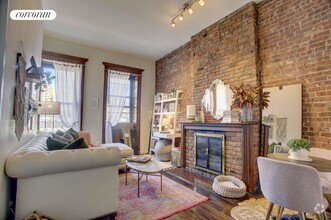 Building Photo - 114 W 76th St
