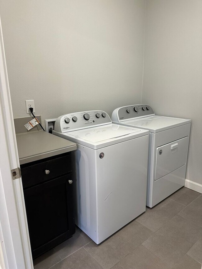 Building Photo - Beautiful 2-Story Home in Mount Vista Neighborhood!