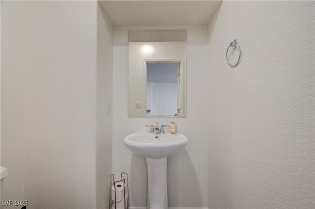 Building Photo - 360 Summer Sparrow Ave