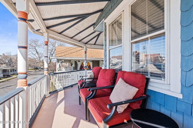 Building Photo - 49 Franklin Ave