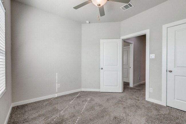 Building Photo - 3-BEDROOM TOWNHOME-STYLE DUPLEX