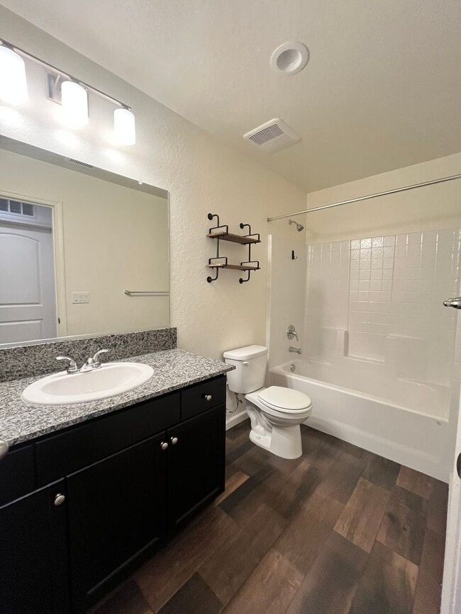 Building Photo - 1517 S Barberry Pl