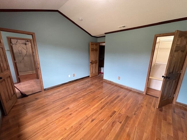 Building Photo - Stunning 3-Bed, 2.5-Bath Country Home on 3...