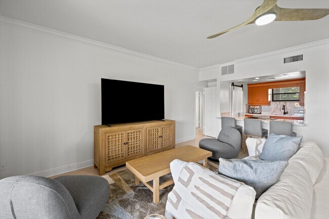 Building Photo - 11842 Pebblewood Dr