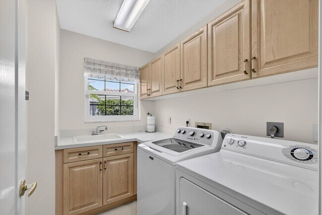 Building Photo - 902 Augusta Pointe Dr