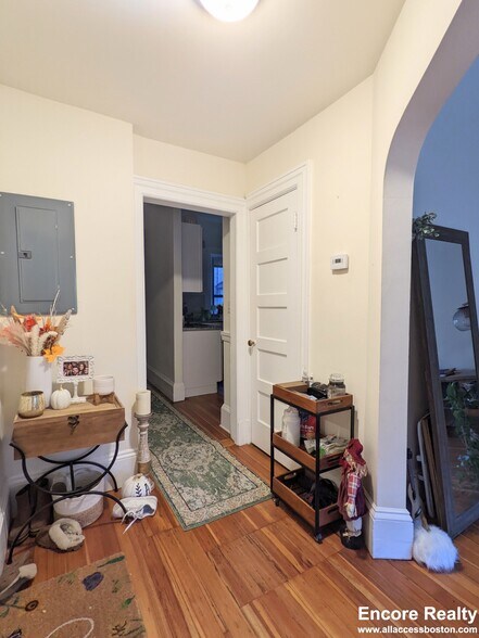 Building Photo - 1463 Beacon St