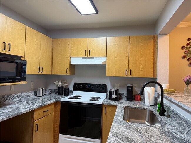 Building Photo - 211 North Ave