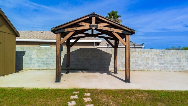 Building Photo - 2677 Fox Cove Drive