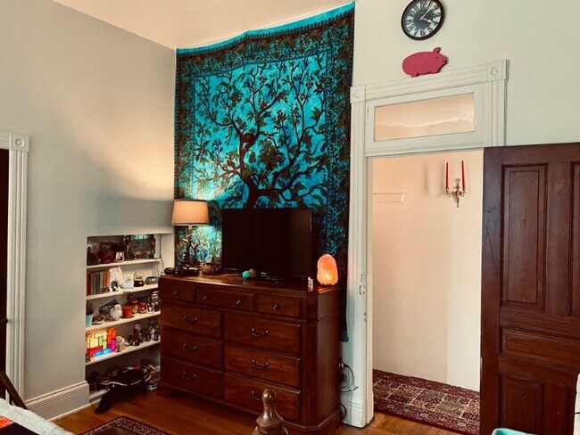 Building Photo - 50 York St