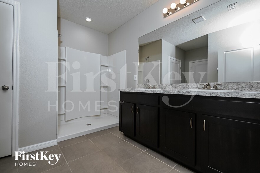 Building Photo - 3207 Pemberly Pk Dr