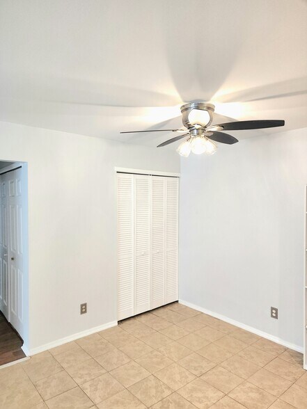Building Photo - 366A Delancey Pl