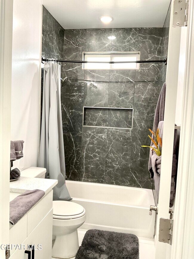 Building Photo - 8919 Eclipse St