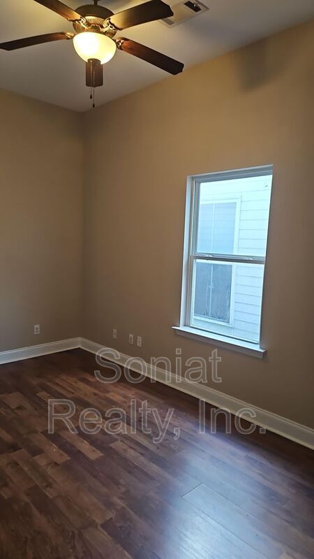 Building Photo - 4020 Baudin St