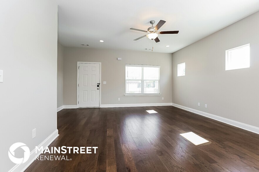 Building Photo - 608 Oakvale Ln