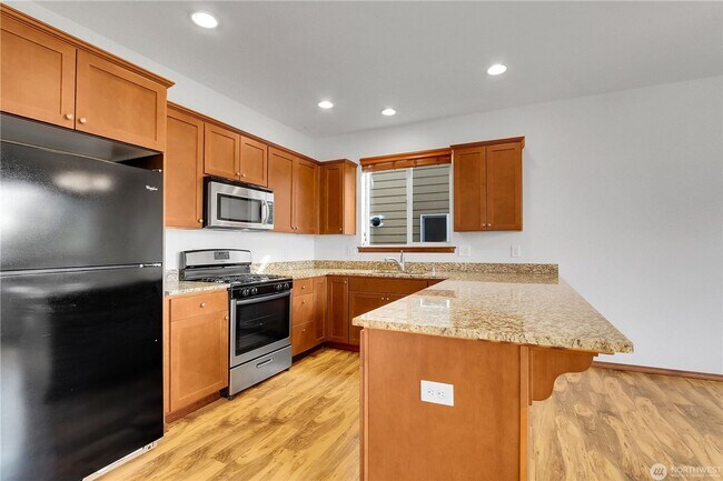 Building Photo - 302 Ave. -