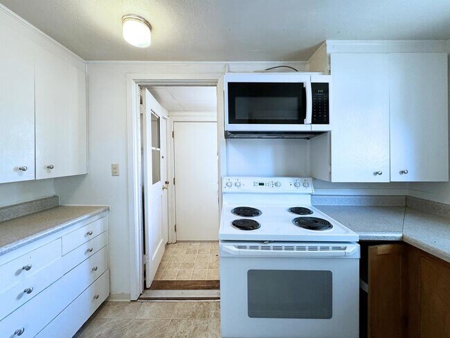 Building Photo - 2963 Alder St