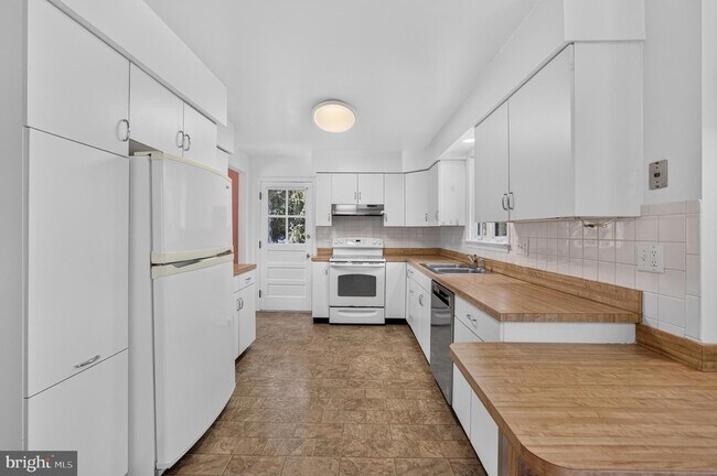 Building Photo - 3106 Hearthstone Rd