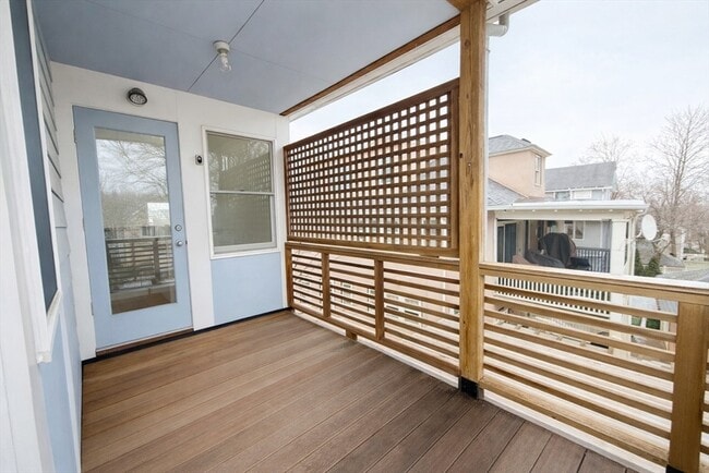 Building Photo - 174 Maplewood St