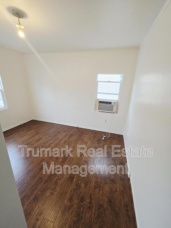 Building Photo - 4315 Avocado St