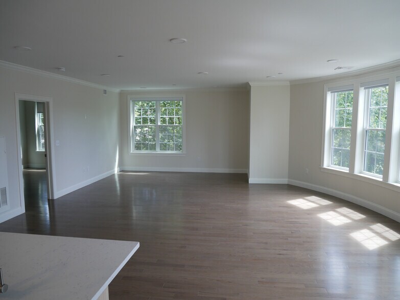 Building Photo - 39 Herrick Rd