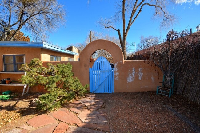 Building Photo - 142 Duran St