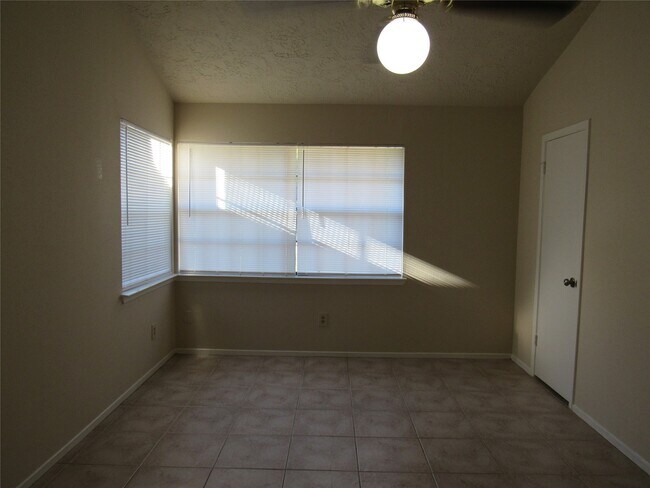 Building Photo - 10219 Prospect Hill Dr