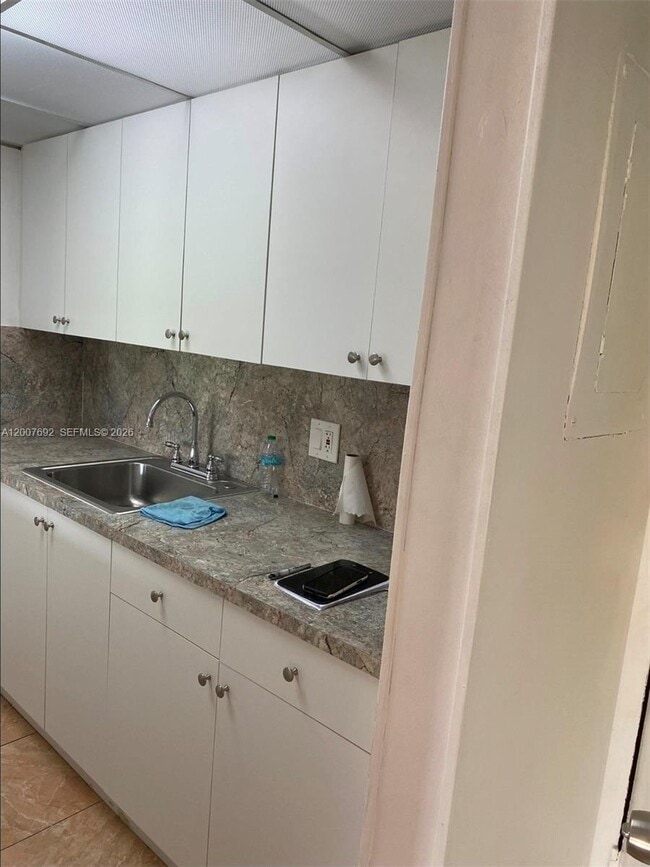 Building Photo - 14201 N Kendall Dr