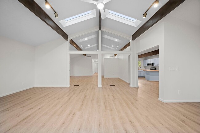 Building Photo - 875 Brandon Cir