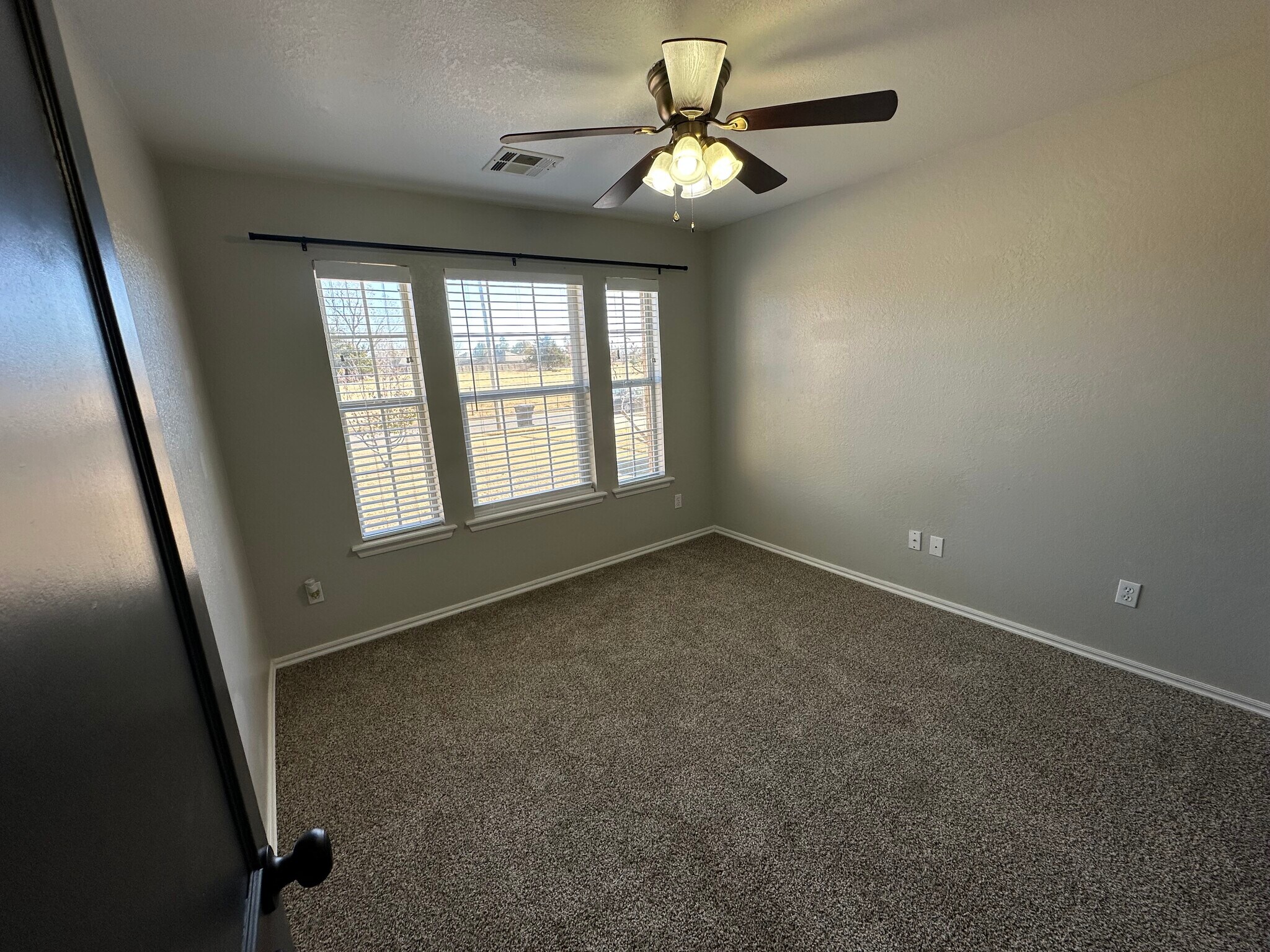 Building Photo - 13 Woodgate Dr