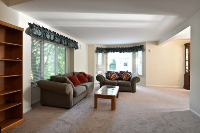 Building Photo - 228 Clarken Dr