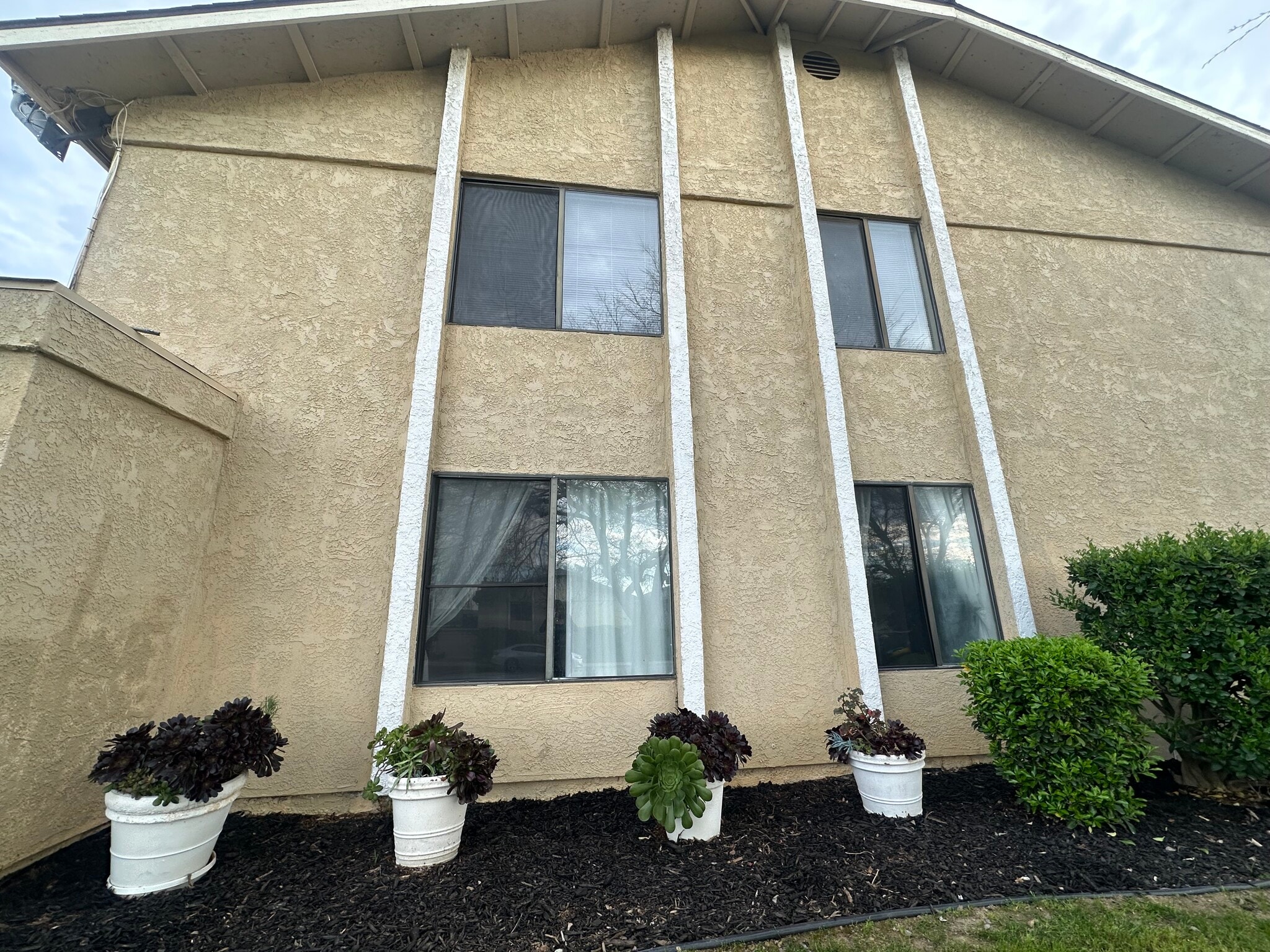 second floor unit - 6005 Hill Dale Ct