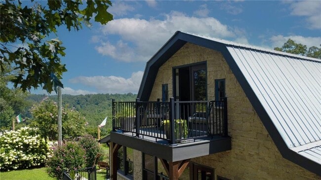 Building Photo - 268 Creek Bank Dr