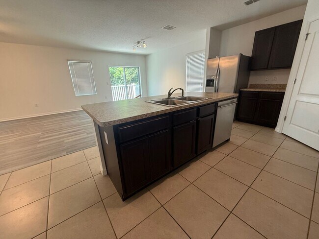 Building Photo - 4/2 Haines City Home