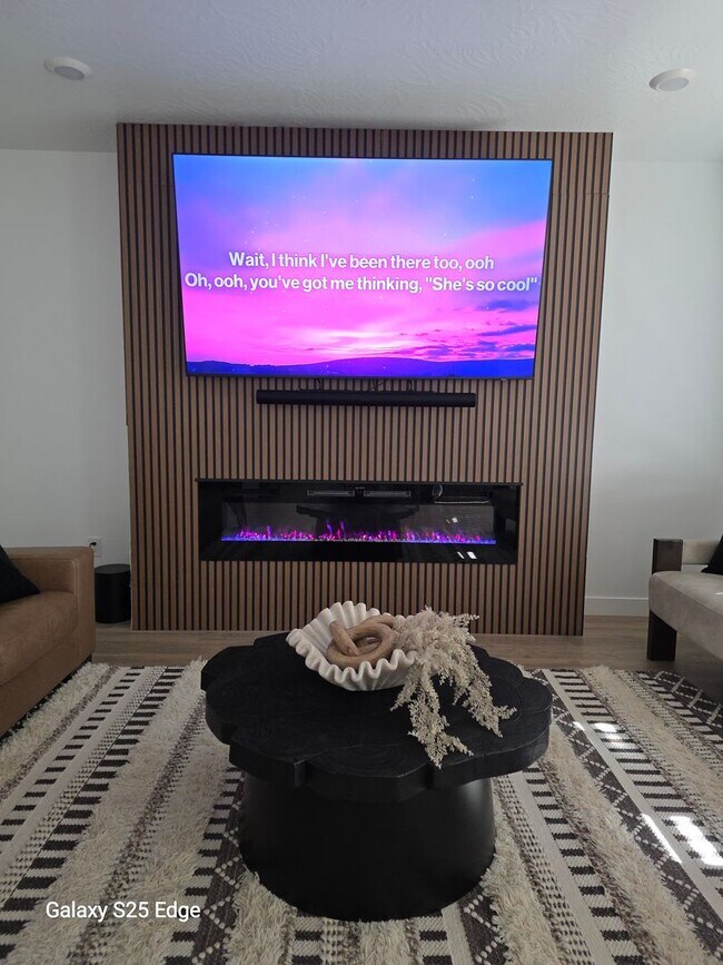 Building Photo - Upgraded 5 Bed Home in Long Valley–Near Resort Amenities!