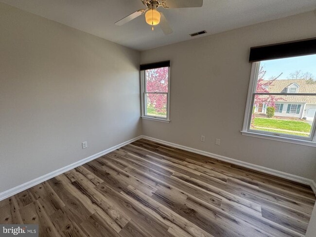 Building Photo - 8460 Colony Cir