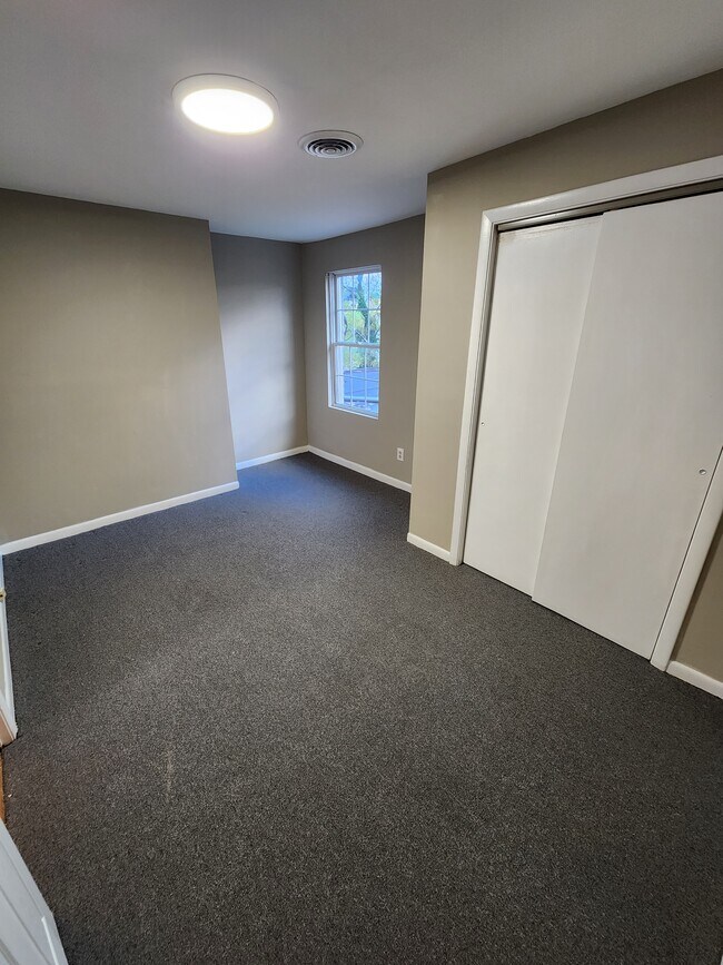 Building Photo - 661 Portland St