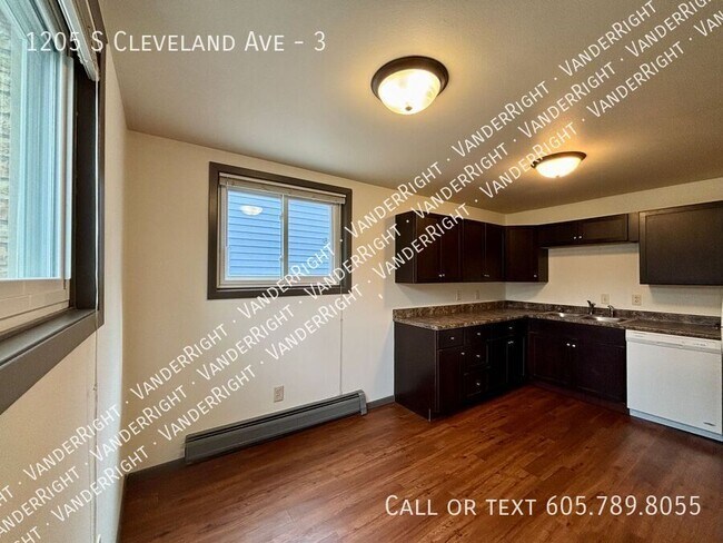 Building Photo - 1205 S Cleveland Ave