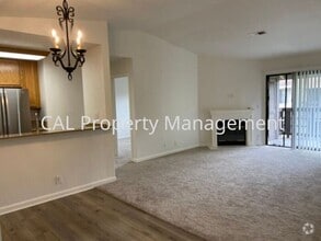 Building Photo - 2 Bed/2 Bath Condo in North Salinas, CA!
