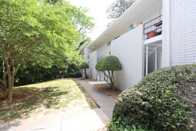 Building Photo - 2 Bedroom Condo in Buckhead for RENT!!! (Garden Brook at Peachtree Hills)