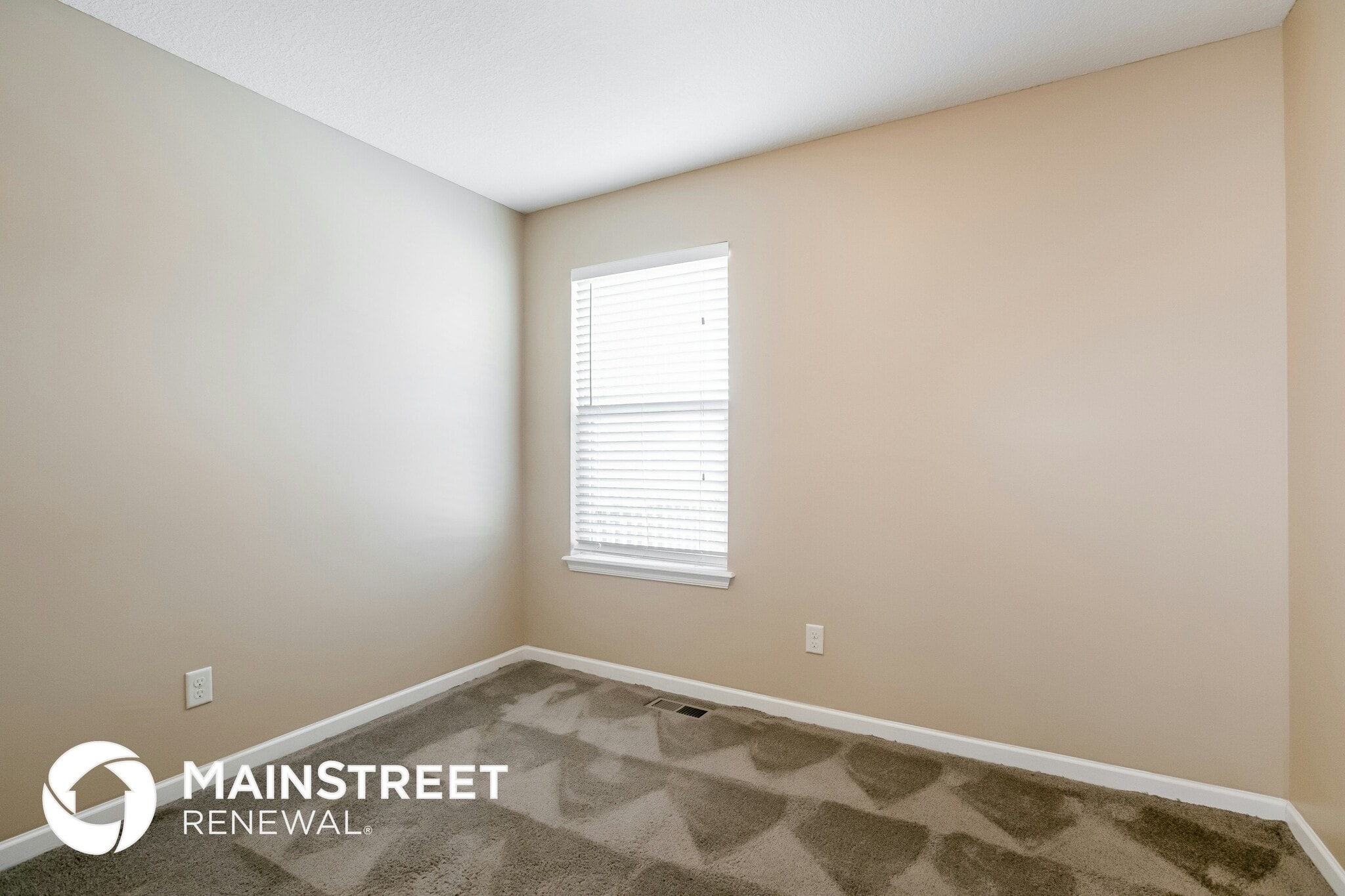 Building Photo - 1605 Fairway Ct