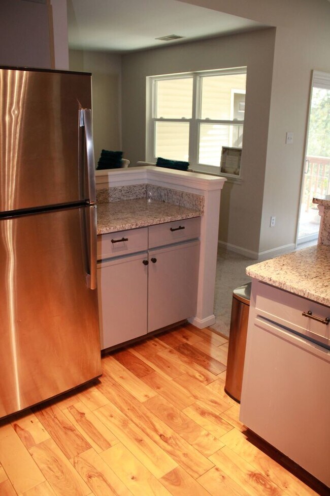 Building Photo - Charming 2 Bedroom/1 Bathroom Condo in Halethorpe, MD!