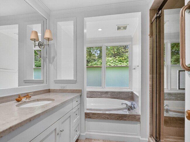 Building Photo - 1 Month Free | Luxury 3BR Home in Prospect Hill